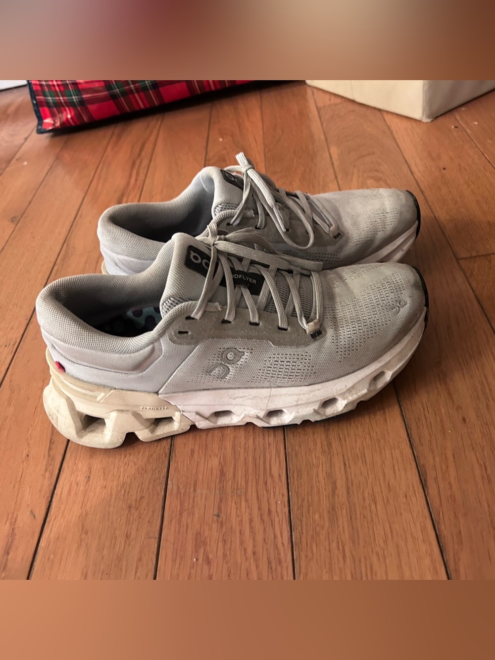 On Cloud Running Women’s Cloudswift Lightweight Running Shoes in Light Gray